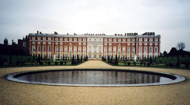 16 Hampton Court