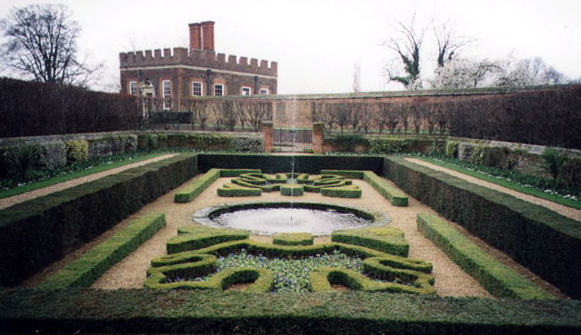 18 Hampton Court